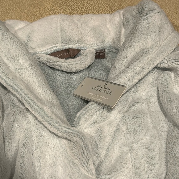 Plush Robe - Picture 5 of 5